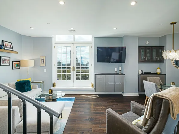 111 S 15th St Penthouse P306, Philadelphia, PA 19102