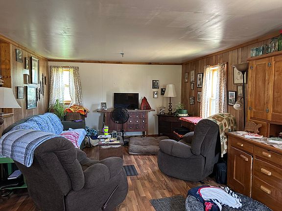 3rd image of 421 Cary Rd