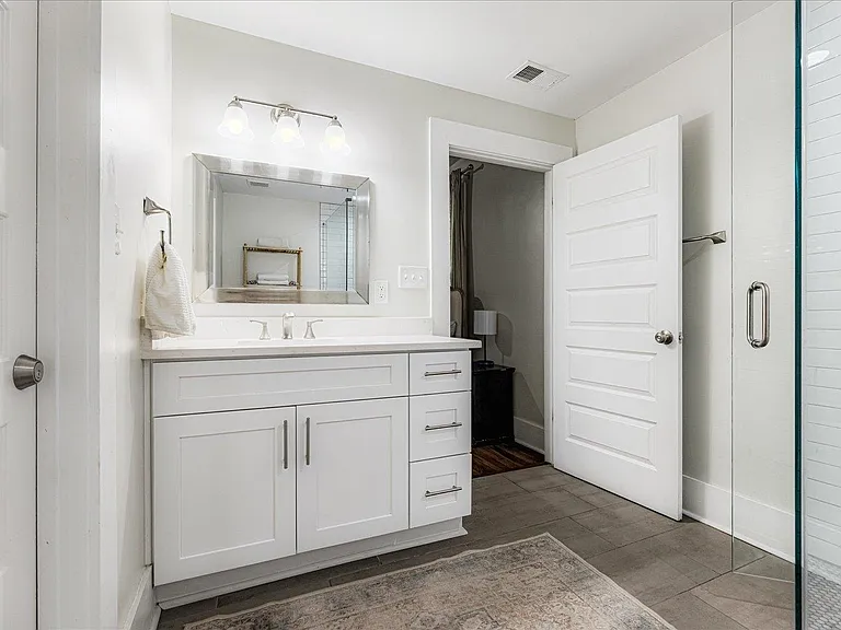 729 N Willett St — Photo 17