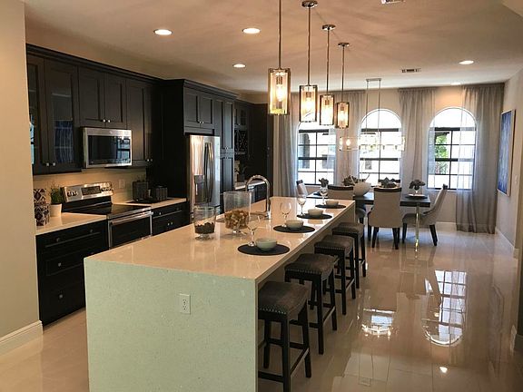 3rd image of 610 Windward Cir S