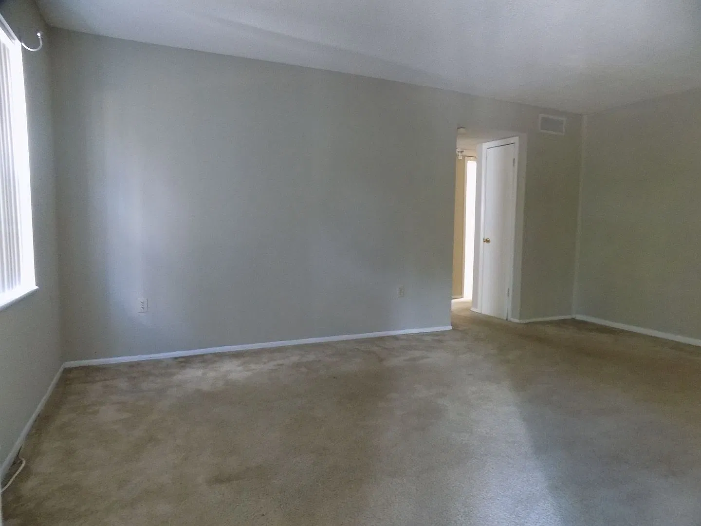 2 Bedroom 1 Bathroom Apartment For Rent at 5325 Curry Ford Rd. Unit D105 Orlando, FL 32812 — Photo 2