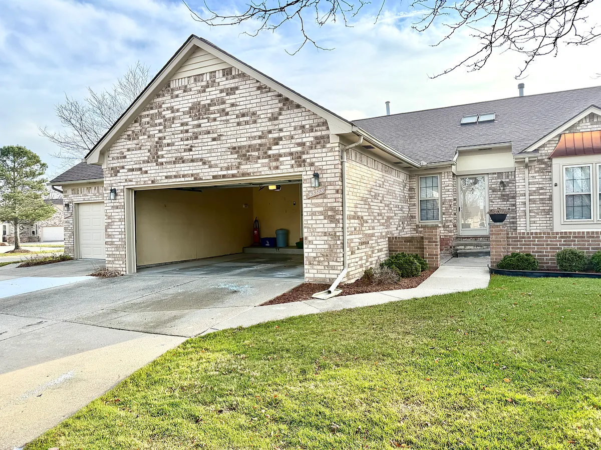 Building Photo - 43389 Riverbend Blvd