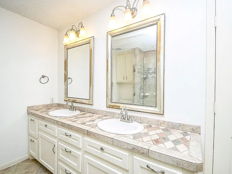 6702 Spring Leaf Dr — Photo 18