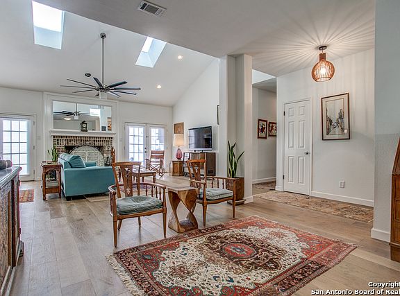 5th image of 8 Cheltenham Ct