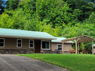 124 Shorewood Dr, North East, PA 16428