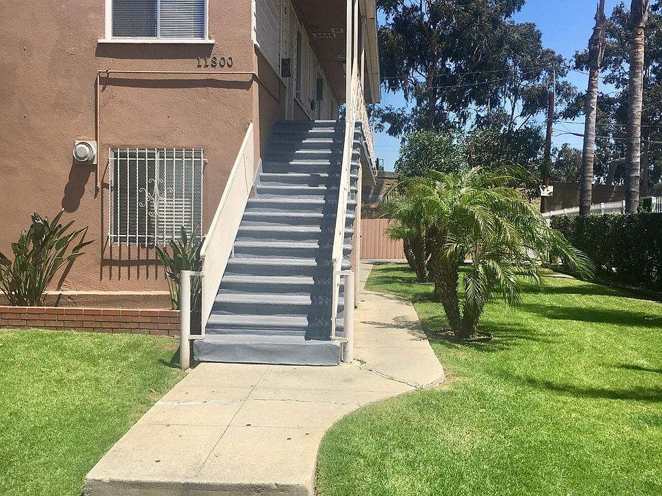Welcoming Yard Second Floor Unit