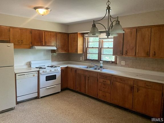 4th image of 3535 S Hays Dr