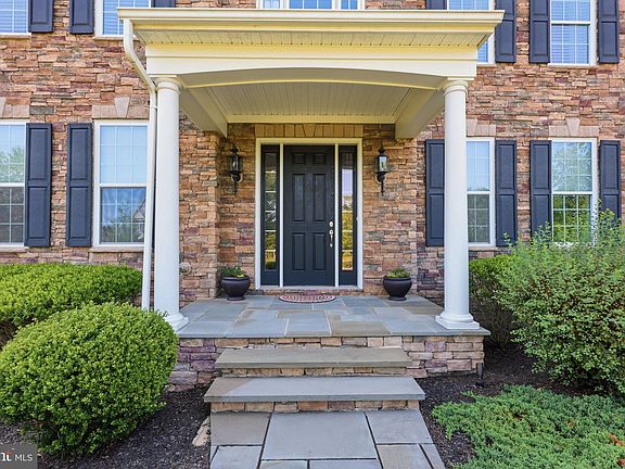 3rd image of 3969 Hillcrest Dr