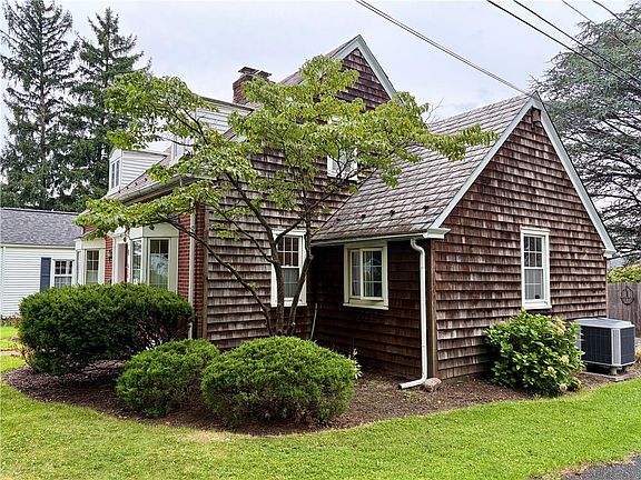 3rd image of 820 W Goepp St