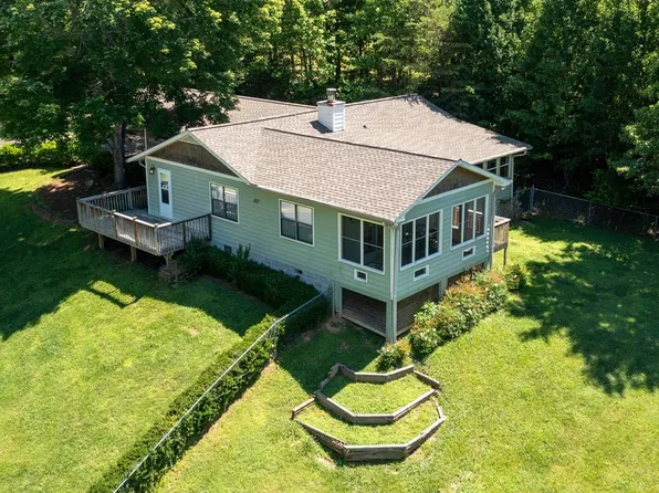 627 Chatuge Ln, Hayesville, NC 28904