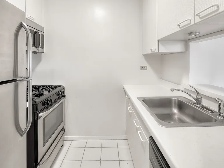 200 E 89th St #32E — Photo 4