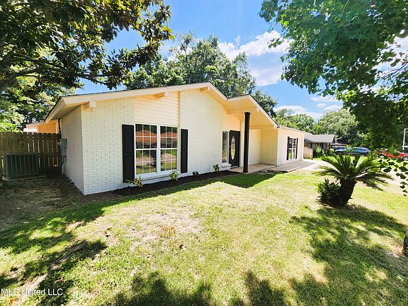 4th image of 326 Dianne Dr
