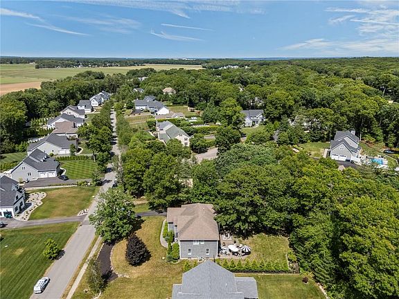 5th image of 470 Sylvan Ct
