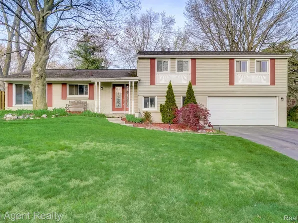 26126 Westmeath St, Farmington Hills, MI 48334
