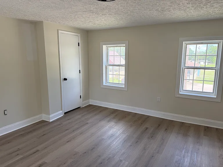 115 S 4th St — Photo 14