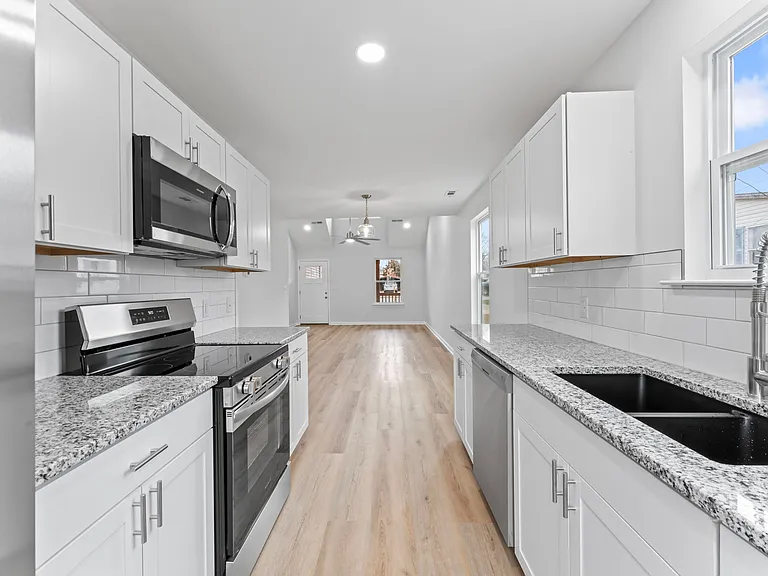 329 Simpson St — Photo 3