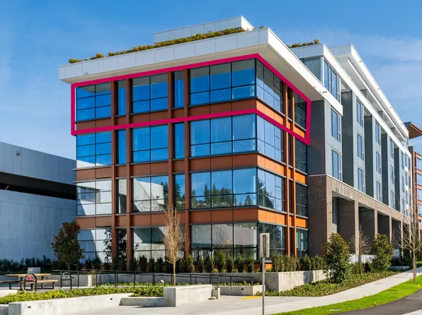 423 6th St #414, West Vancouver, BC V7T 0A1