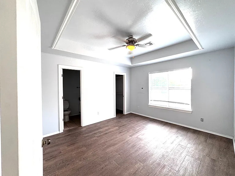 601 NW 114th St — Photo 2