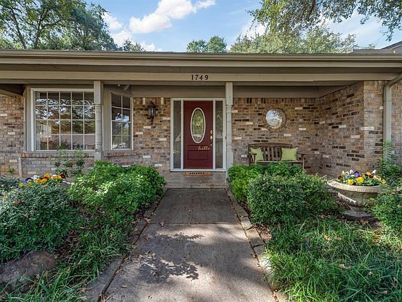 3rd image of 1749 Northridge Dr