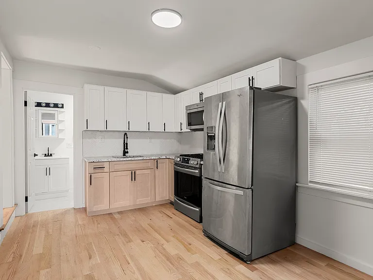 10 1/2 Gould St #10-1/2 — Photo 2