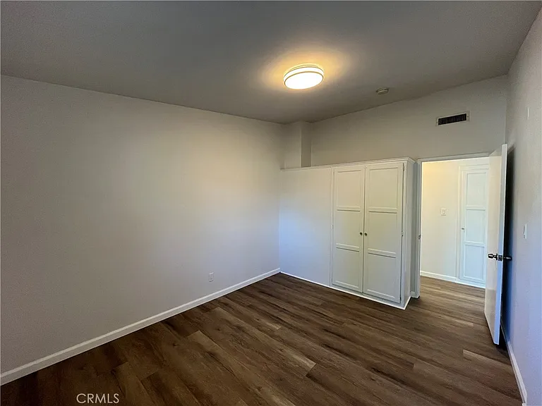 18708 Keswick St #18708 — Photo 16