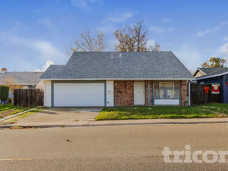 4673 Tallyho Dr — Photo 2