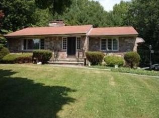 570 Ridgemont Dr, Rochester, NY 14626