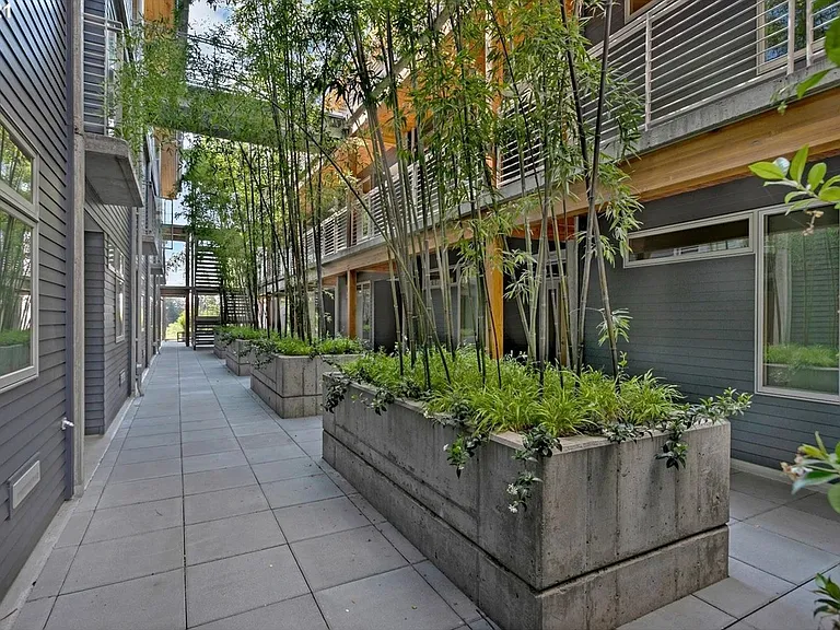 4216 N Mississippi Ave #208 — Photo 20