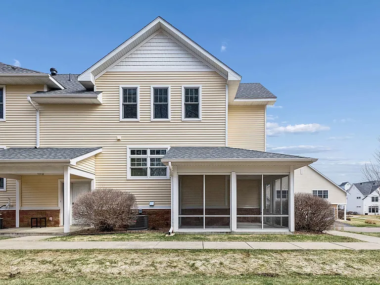 2121 Village Trl — Photo 24