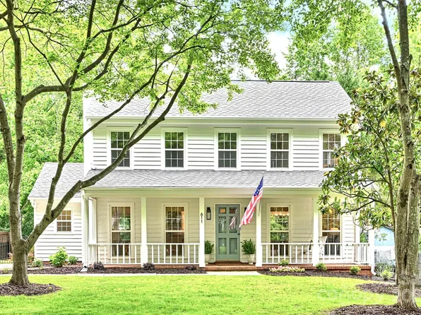 611 Heathermoor Ct, Charlotte, NC 28209