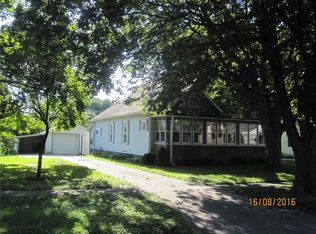 1824 W 2nd St, Perry, IA 50220