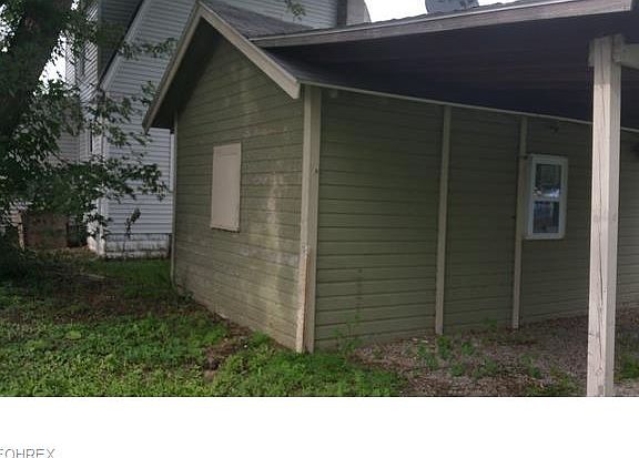 4th image of 260 E 9th St