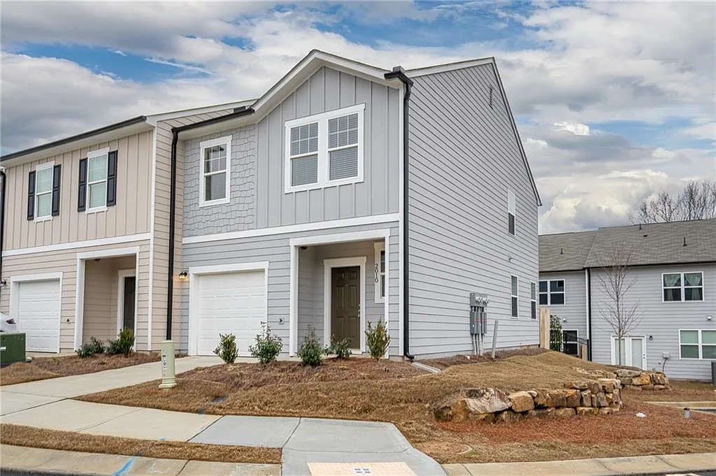 3 bed, 2.5 bath, 1421 sqft, $1,875 — Photo 2