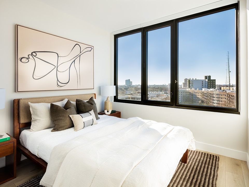 1st image of 54 Crown St #1303