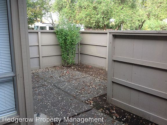 4th image of 2318 Solano Ave