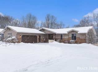 6945 Pine Edge Dr SE, Alto, MI 49302