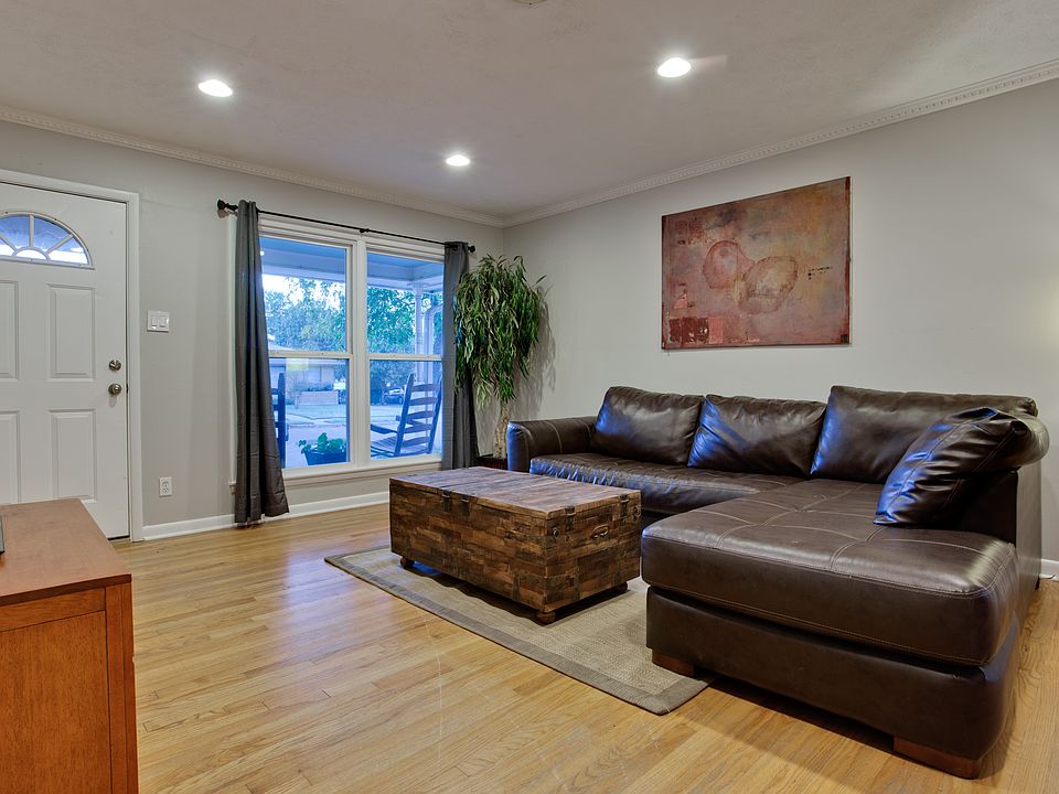Den - View 1