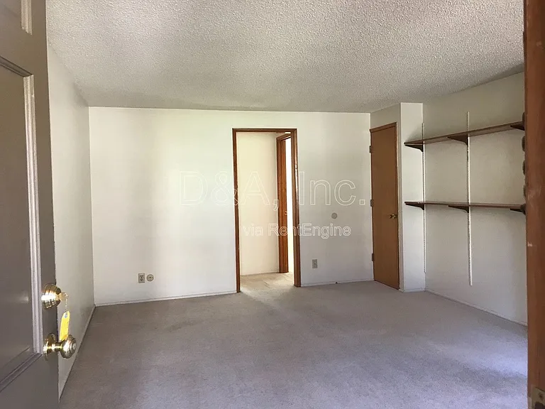 2201 NW Grant Ave #4 — Photo 4