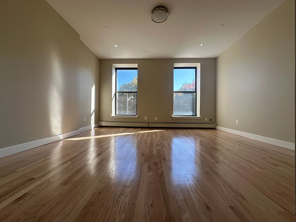 1st image of 288 Saint James Pl APT 2