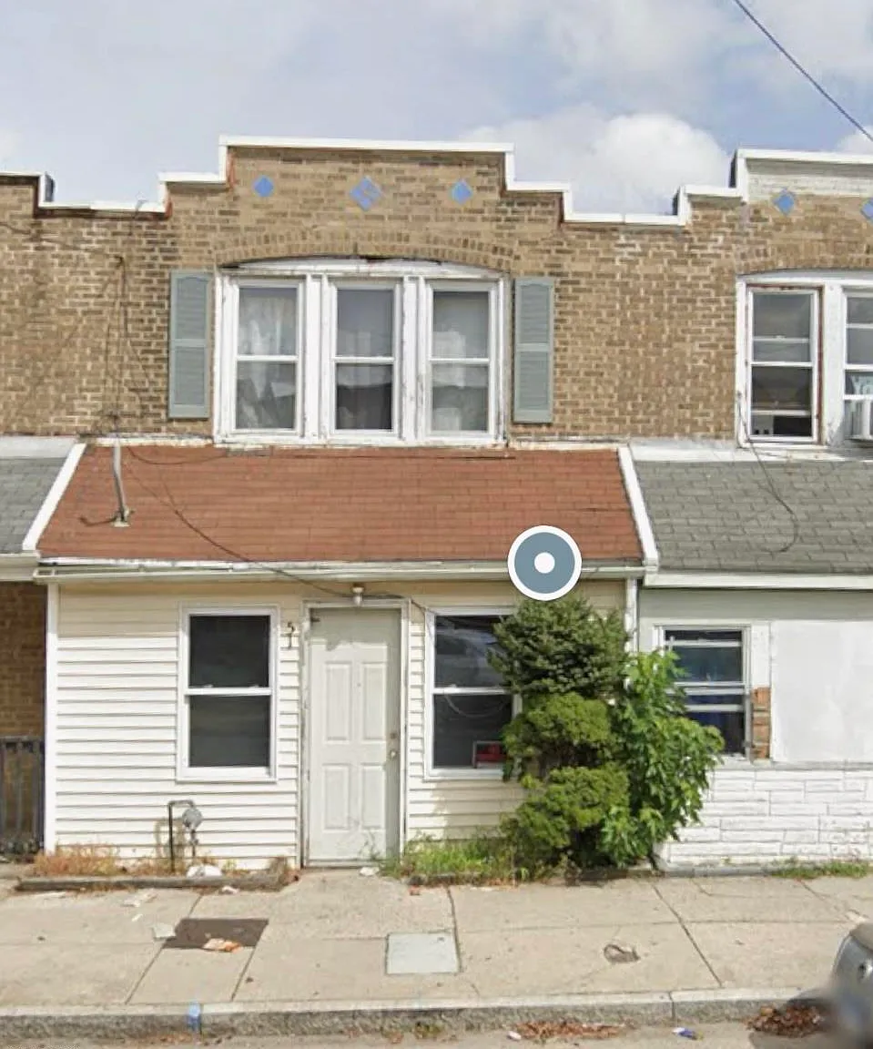 3 bed, 1.5 bath, $2,400 — Photo 1