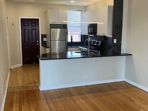 5th image of 7442 N Hermitage Ave APT 3