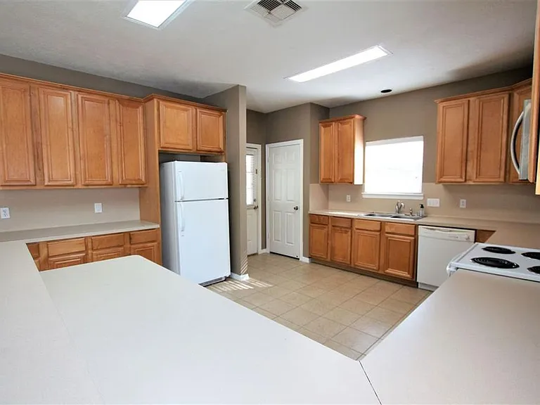 194 Davis St #A — Photo 8