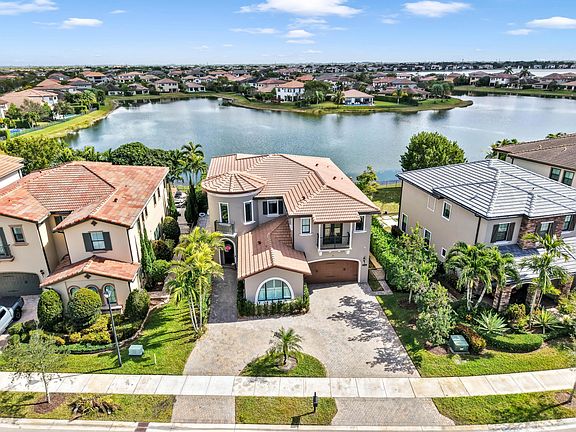 3rd image of 9040 W Watercrest Cir Circle W