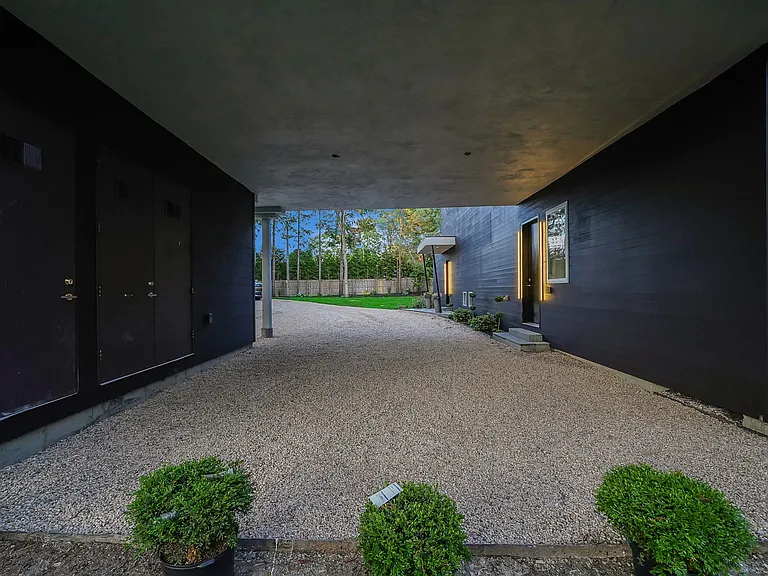 121 Montauk Hwy — Photo 8