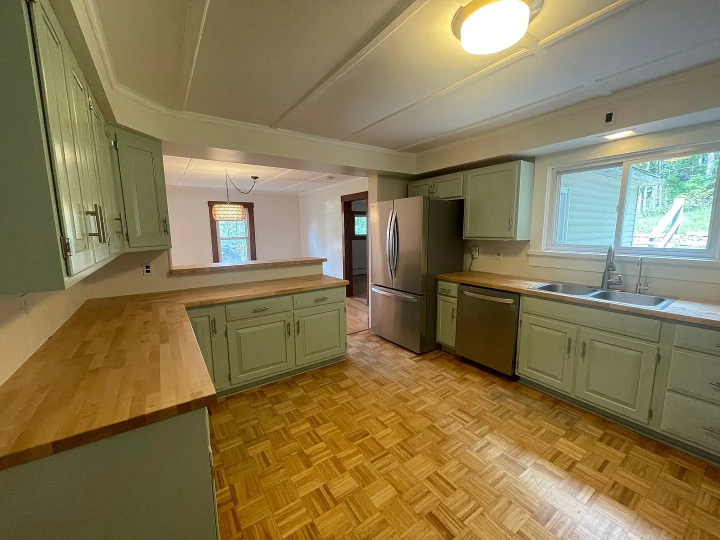 Spacious 4-Bedroom Colonial with Mountain Views North Adams | $2,500/month — Photo 2