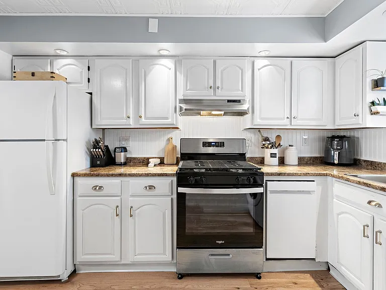 210 Adams St #3 — Photo 7