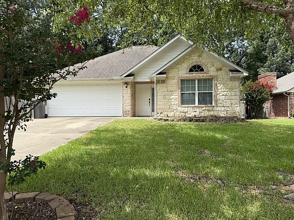 2nd image of 105 Willow Brook Dr