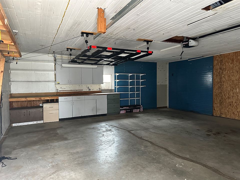 22nd image of 325 W 8th St S
