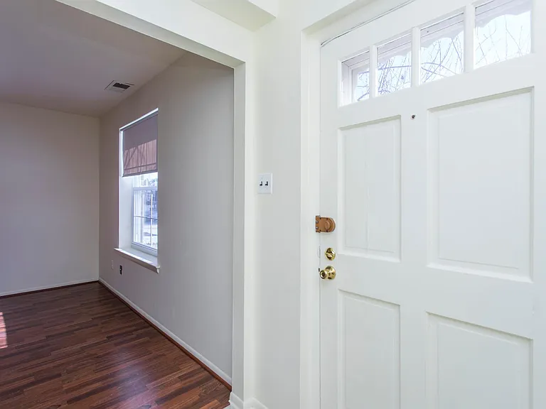 Colonial Village Townhomes — Photo 11