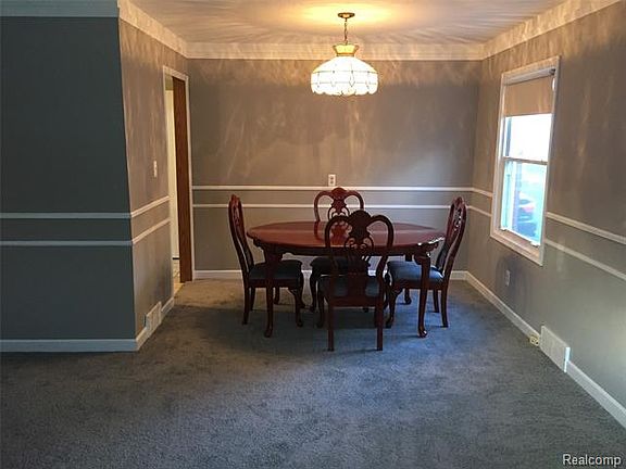 4th image of 28095 Edward St